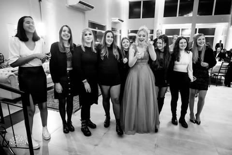 Milena – Milena 15 Anos – Festa – Festa Debutante – Chácara do Amanhecer – Debutante – Campo – Felicidade – Loira – Fotografia de Família – Debutante – Pôr do Sol – Exigente – Vermelho – Antonio Rocha Fotografias – Pelotas – Quinze Anos – Alegria – Feliz'