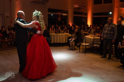 Milena – Milena 15 Anos – Festa – Festa Debutante – Chácara do Amanhecer – Debutante – Campo – Felicidade – Loira – Fotografia de Família – Debutante – Pôr do Sol – Exigente – Vermelho – Antonio Rocha Fotografias – Pelotas – Quinze Anos – Alegria – Feliz'
