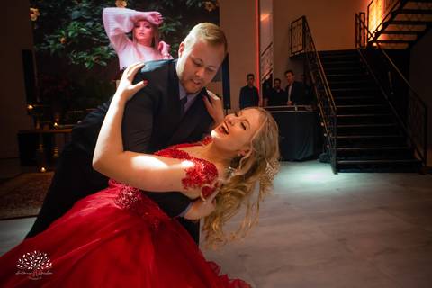 Milena – Milena 15 Anos – Festa – Festa Debutante – Chácara do Amanhecer – Debutante – Campo – Felicidade – Loira – Fotografia de Família – Debutante – Pôr do Sol – Exigente – Vermelho – Antonio Rocha Fotografias – Pelotas – Quinze Anos – Alegria – Feliz'