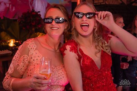 Milena – Milena 15 Anos – Festa – Festa Debutante – Chácara do Amanhecer – Debutante – Campo – Felicidade – Loira – Fotografia de Família – Debutante – Pôr do Sol – Exigente – Vermelho – Antonio Rocha Fotografias – Pelotas – Quinze Anos – Alegria – Feliz'