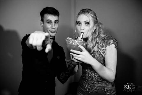 Milena – Milena 15 Anos – Festa – Festa Debutante – Chácara do Amanhecer – Debutante – Campo – Felicidade – Loira – Fotografia de Família – Debutante – Pôr do Sol – Exigente – Vermelho – Antonio Rocha Fotografias – Pelotas – Quinze Anos – Alegria – Feliz'