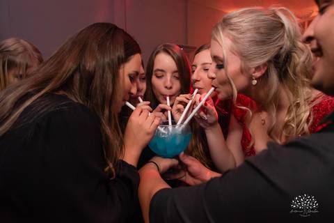 Milena – Milena 15 Anos – Festa – Festa Debutante – Chácara do Amanhecer – Debutante – Campo – Felicidade – Loira – Fotografia de Família – Debutante – Pôr do Sol – Exigente – Vermelho – Antonio Rocha Fotografias – Pelotas – Quinze Anos – Alegria – Feliz'