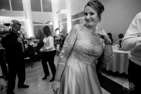 Milena – Milena 15 Anos – Festa – Festa Debutante – Chácara do Amanhecer – Debutante – Campo – Felicidade – Loira – Fotografia de Família – Debutante – Pôr do Sol – Exigente – Vermelho – Antonio Rocha Fotografias – Pelotas – Quinze Anos – Alegria – Feliz'