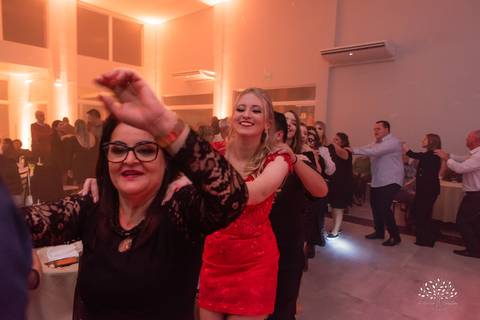Milena – Milena 15 Anos – Festa – Festa Debutante – Chácara do Amanhecer – Debutante – Campo – Felicidade – Loira – Fotografia de Família – Debutante – Pôr do Sol – Exigente – Vermelho – Antonio Rocha Fotografias – Pelotas – Quinze Anos – Alegria – Feliz'