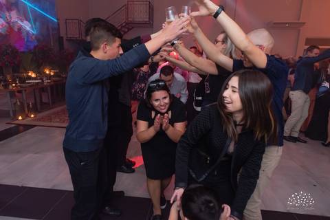 Milena – Milena 15 Anos – Festa – Festa Debutante – Chácara do Amanhecer – Debutante – Campo – Felicidade – Loira – Fotografia de Família – Debutante – Pôr do Sol – Exigente – Vermelho – Antonio Rocha Fotografias – Pelotas – Quinze Anos – Alegria – Feliz'