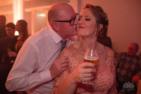 Milena – Milena 15 Anos – Festa – Festa Debutante – Chácara do Amanhecer – Debutante – Campo – Felicidade – Loira – Fotografia de Família – Debutante – Pôr do Sol – Exigente – Vermelho – Antonio Rocha Fotografias – Pelotas – Quinze Anos – Alegria – Feliz'