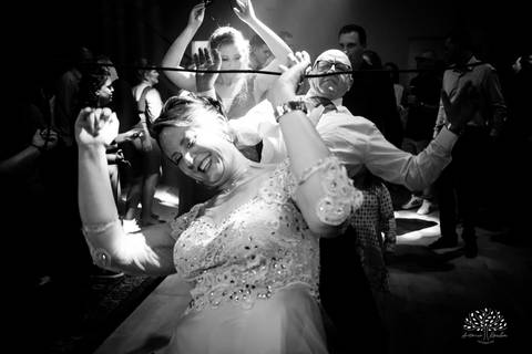Milena – Milena 15 Anos – Festa – Festa Debutante – Chácara do Amanhecer – Debutante – Campo – Felicidade – Loira – Fotografia de Família – Debutante – Pôr do Sol – Exigente – Vermelho – Antonio Rocha Fotografias – Pelotas – Quinze Anos – Alegria – Feliz'