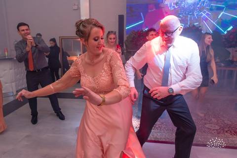 Milena – Milena 15 Anos – Festa – Festa Debutante – Chácara do Amanhecer – Debutante – Campo – Felicidade – Loira – Fotografia de Família – Debutante – Pôr do Sol – Exigente – Vermelho – Antonio Rocha Fotografias – Pelotas – Quinze Anos – Alegria – Feliz'
