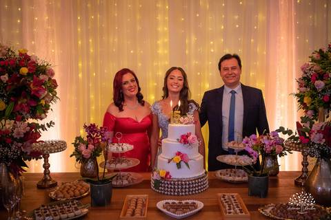 Nathália – Nathália 15 Anos – Festa 15 Anos – Debutante – Dom Manuel Quinta de Eventos – Festa – Felicidade – Fotografia de Família – Quinze Anos – 15 Anos – Sorrir – Sorriso – Antonio Rocha Fotografias – Pelotas – Linda – Vida Boa – Festão – Noite Linda '