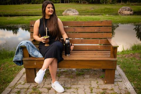 Julia Insaurriaga – Julia 15 Anos – Ensaio – Ensaio Debutante – Chácara da Família Fiss – Debutante – Campo – Felicidade – Chimarrão – Fotografia de Família – Debutante – Pôr do Sol – Vestido – Azul – Antonio Rocha Fotografias – Pelotas – Linda – Viver'