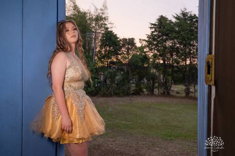 Julia – Júlia 15 Anos – Festa – Festa Debutante – Dom Manuel Quinta de Eventos – Debutante – Campo – Felicidade – Sardas – Fotografia de Família – Debutante – Pôr do Sol – Felicidade – Dourado – Antonio Rocha Fotografias – Pelotas – Quinze Anos – Alegria'