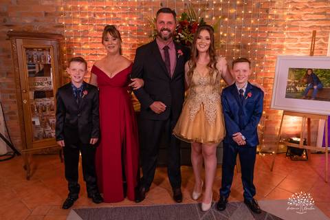 Julia – Júlia 15 Anos – Festa – Festa Debutante – Dom Manuel Quinta de Eventos – Debutante – Campo – Felicidade – Sardas – Fotografia de Família – Debutante – Pôr do Sol – Felicidade – Dourado – Antonio Rocha Fotografias – Pelotas – Quinze Anos – Alegria'