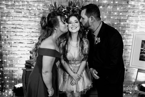 Julia – Júlia 15 Anos – Festa – Festa Debutante – Dom Manuel Quinta de Eventos – Debutante – Campo – Felicidade – Sardas – Fotografia de Família – Debutante – Pôr do Sol – Felicidade – Dourado – Antonio Rocha Fotografias – Pelotas – Quinze Anos – Alegria'