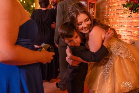 Julia – Júlia 15 Anos – Festa – Festa Debutante – Dom Manuel Quinta de Eventos – Debutante – Campo – Felicidade – Sardas – Fotografia de Família – Debutante – Pôr do Sol – Felicidade – Dourado – Antonio Rocha Fotografias – Pelotas – Quinze Anos – Alegria'