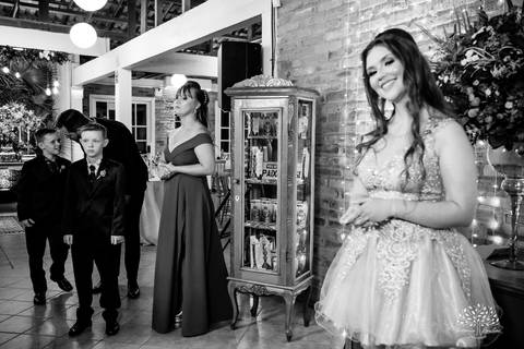 Julia – Júlia 15 Anos – Festa – Festa Debutante – Dom Manuel Quinta de Eventos – Debutante – Campo – Felicidade – Sardas – Fotografia de Família – Debutante – Pôr do Sol – Felicidade – Dourado – Antonio Rocha Fotografias – Pelotas – Quinze Anos – Alegria'