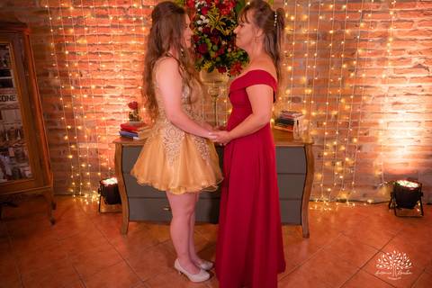 Julia – Júlia 15 Anos – Festa – Festa Debutante – Dom Manuel Quinta de Eventos – Debutante – Campo – Felicidade – Sardas – Fotografia de Família – Debutante – Pôr do Sol – Felicidade – Dourado – Antonio Rocha Fotografias – Pelotas – Quinze Anos – Alegria'