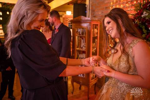 Julia – Júlia 15 Anos – Festa – Festa Debutante – Dom Manuel Quinta de Eventos – Debutante – Campo – Felicidade – Sardas – Fotografia de Família – Debutante – Pôr do Sol – Felicidade – Dourado – Antonio Rocha Fotografias – Pelotas – Quinze Anos – Alegria'