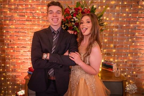 Julia – Júlia 15 Anos – Festa – Festa Debutante – Dom Manuel Quinta de Eventos – Debutante – Campo – Felicidade – Sardas – Fotografia de Família – Debutante – Pôr do Sol – Felicidade – Dourado – Antonio Rocha Fotografias – Pelotas – Quinze Anos – Alegria'