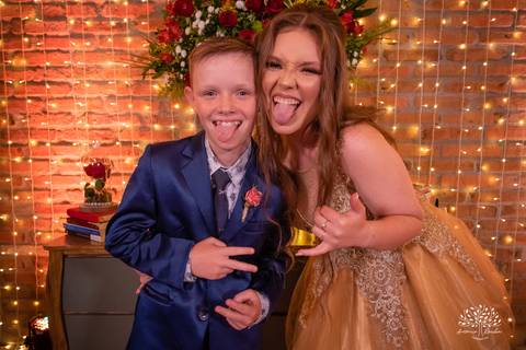 Julia – Júlia 15 Anos – Festa – Festa Debutante – Dom Manuel Quinta de Eventos – Debutante – Campo – Felicidade – Sardas – Fotografia de Família – Debutante – Pôr do Sol – Felicidade – Dourado – Antonio Rocha Fotografias – Pelotas – Quinze Anos – Alegria'