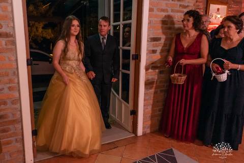Julia – Júlia 15 Anos – Festa – Festa Debutante – Dom Manuel Quinta de Eventos – Debutante – Campo – Felicidade – Sardas – Fotografia de Família – Debutante – Pôr do Sol – Felicidade – Dourado – Antonio Rocha Fotografias – Pelotas – Quinze Anos – Alegria'