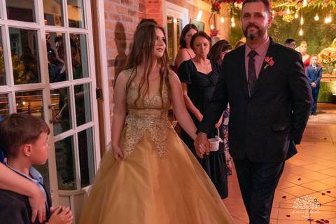 Julia – Júlia 15 Anos – Festa – Festa Debutante – Dom Manuel Quinta de Eventos – Debutante – Campo – Felicidade – Sardas – Fotografia de Família – Debutante – Pôr do Sol – Felicidade – Dourado – Antonio Rocha Fotografias – Pelotas – Quinze Anos – Alegria'