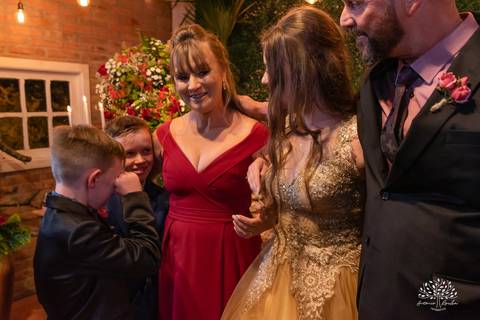 Julia – Júlia 15 Anos – Festa – Festa Debutante – Dom Manuel Quinta de Eventos – Debutante – Campo – Felicidade – Sardas – Fotografia de Família – Debutante – Pôr do Sol – Felicidade – Dourado – Antonio Rocha Fotografias – Pelotas – Quinze Anos – Alegria'