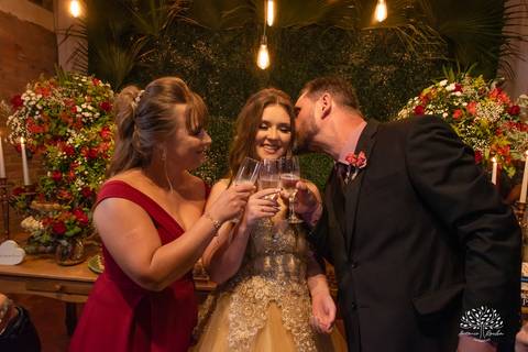 Julia – Júlia 15 Anos – Festa – Festa Debutante – Dom Manuel Quinta de Eventos – Debutante – Campo – Felicidade – Sardas – Fotografia de Família – Debutante – Pôr do Sol – Felicidade – Dourado – Antonio Rocha Fotografias – Pelotas – Quinze Anos – Alegria'