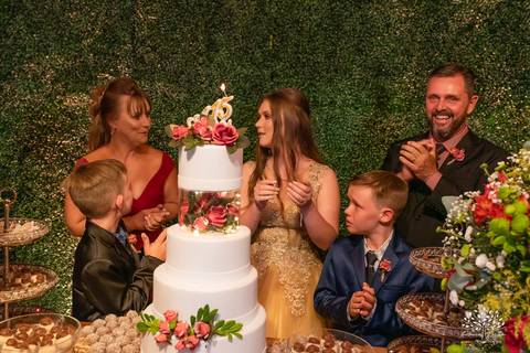 Julia – Júlia 15 Anos – Festa – Festa Debutante – Dom Manuel Quinta de Eventos – Debutante – Campo – Felicidade – Sardas – Fotografia de Família – Debutante – Pôr do Sol – Felicidade – Dourado – Antonio Rocha Fotografias – Pelotas – Quinze Anos – Alegria'