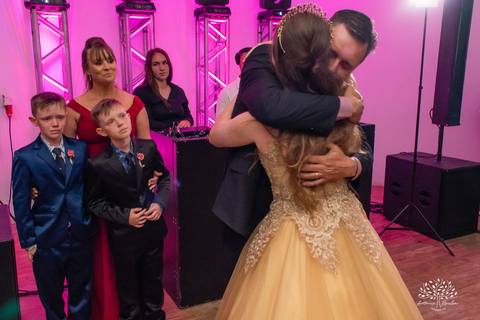 Julia – Júlia 15 Anos – Festa – Festa Debutante – Dom Manuel Quinta de Eventos – Debutante – Campo – Felicidade – Sardas – Fotografia de Família – Debutante – Pôr do Sol – Felicidade – Dourado – Antonio Rocha Fotografias – Pelotas – Quinze Anos – Alegria'