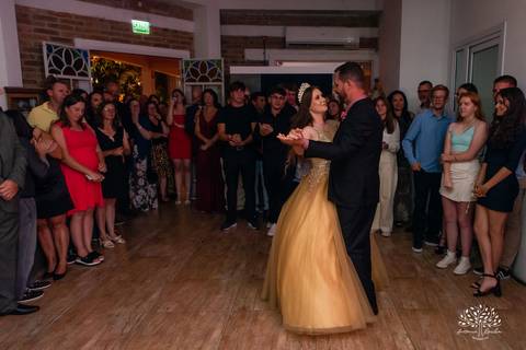 Julia – Júlia 15 Anos – Festa – Festa Debutante – Dom Manuel Quinta de Eventos – Debutante – Campo – Felicidade – Sardas – Fotografia de Família – Debutante – Pôr do Sol – Felicidade – Dourado – Antonio Rocha Fotografias – Pelotas – Quinze Anos – Alegria'