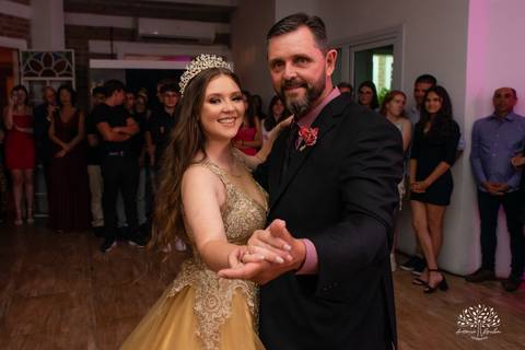 Julia – Júlia 15 Anos – Festa – Festa Debutante – Dom Manuel Quinta de Eventos – Debutante – Campo – Felicidade – Sardas – Fotografia de Família – Debutante – Pôr do Sol – Felicidade – Dourado – Antonio Rocha Fotografias – Pelotas – Quinze Anos – Alegria'