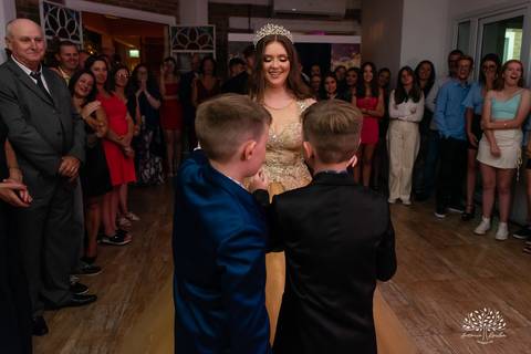 Julia – Júlia 15 Anos – Festa – Festa Debutante – Dom Manuel Quinta de Eventos – Debutante – Campo – Felicidade – Sardas – Fotografia de Família – Debutante – Pôr do Sol – Felicidade – Dourado – Antonio Rocha Fotografias – Pelotas – Quinze Anos – Alegria'