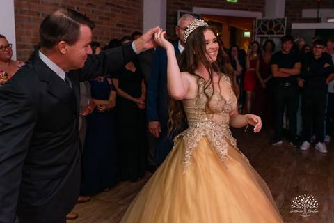 Julia – Júlia 15 Anos – Festa – Festa Debutante – Dom Manuel Quinta de Eventos – Debutante – Campo – Felicidade – Sardas – Fotografia de Família – Debutante – Pôr do Sol – Felicidade – Dourado – Antonio Rocha Fotografias – Pelotas – Quinze Anos – Alegria'