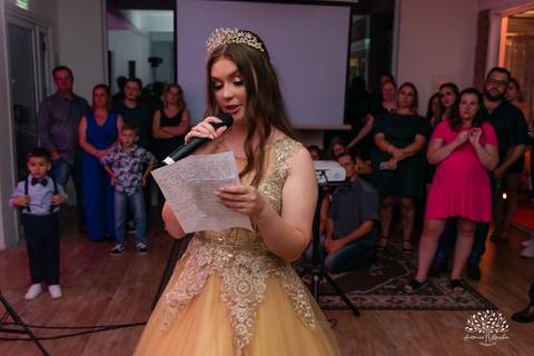 Julia – Júlia 15 Anos – Festa – Festa Debutante – Dom Manuel Quinta de Eventos – Debutante – Campo – Felicidade – Sardas – Fotografia de Família – Debutante – Pôr do Sol – Felicidade – Dourado – Antonio Rocha Fotografias – Pelotas – Quinze Anos – Alegria'