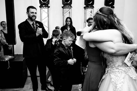 Julia – Júlia 15 Anos – Festa – Festa Debutante – Dom Manuel Quinta de Eventos – Debutante – Campo – Felicidade – Sardas – Fotografia de Família – Debutante – Pôr do Sol – Felicidade – Dourado – Antonio Rocha Fotografias – Pelotas – Quinze Anos – Alegria'