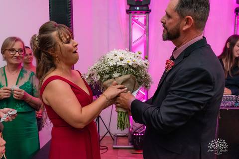 Julia – Júlia 15 Anos – Festa – Festa Debutante – Dom Manuel Quinta de Eventos – Debutante – Campo – Felicidade – Sardas – Fotografia de Família – Debutante – Pôr do Sol – Felicidade – Dourado – Antonio Rocha Fotografias – Pelotas – Quinze Anos – Alegria'