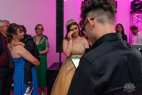 Julia – Júlia 15 Anos – Festa – Festa Debutante – Dom Manuel Quinta de Eventos – Debutante – Campo – Felicidade – Sardas – Fotografia de Família – Debutante – Pôr do Sol – Felicidade – Dourado – Antonio Rocha Fotografias – Pelotas – Quinze Anos – Alegria'
