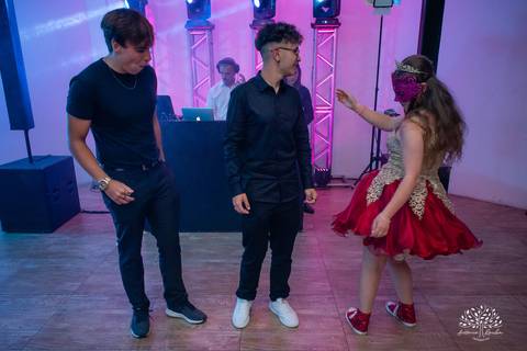 Julia – Júlia 15 Anos – Festa – Festa Debutante – Dom Manuel Quinta de Eventos – Debutante – Campo – Felicidade – Sardas – Fotografia de Família – Debutante – Pôr do Sol – Felicidade – Dourado – Antonio Rocha Fotografias – Pelotas – Quinze Anos – Alegria'