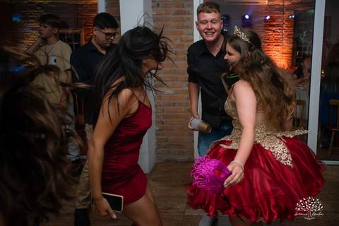 Julia – Júlia 15 Anos – Festa – Festa Debutante – Dom Manuel Quinta de Eventos – Debutante – Campo – Felicidade – Sardas – Fotografia de Família – Debutante – Pôr do Sol – Felicidade – Dourado – Antonio Rocha Fotografias – Pelotas – Quinze Anos – Alegria'