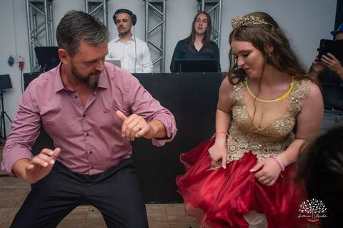 Julia – Júlia 15 Anos – Festa – Festa Debutante – Dom Manuel Quinta de Eventos – Debutante – Campo – Felicidade – Sardas – Fotografia de Família – Debutante – Pôr do Sol – Felicidade – Dourado – Antonio Rocha Fotografias – Pelotas – Quinze Anos – Alegria'