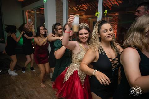 Julia – Júlia 15 Anos – Festa – Festa Debutante – Dom Manuel Quinta de Eventos – Debutante – Campo – Felicidade – Sardas – Fotografia de Família – Debutante – Pôr do Sol – Felicidade – Dourado – Antonio Rocha Fotografias – Pelotas – Quinze Anos – Alegria'