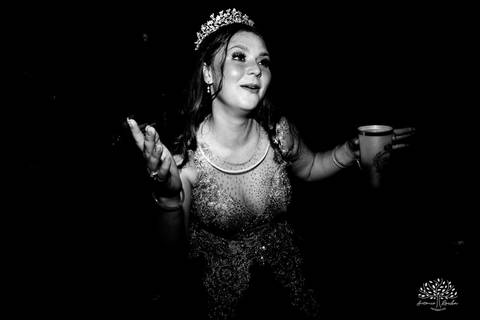 Julia – Júlia 15 Anos – Festa – Festa Debutante – Dom Manuel Quinta de Eventos – Debutante – Campo – Felicidade – Sardas – Fotografia de Família – Debutante – Pôr do Sol – Felicidade – Dourado – Antonio Rocha Fotografias – Pelotas – Quinze Anos – Alegria'
