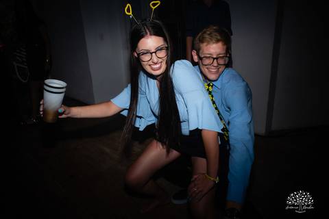 Julia – Júlia 15 Anos – Festa – Festa Debutante – Dom Manuel Quinta de Eventos – Debutante – Campo – Felicidade – Sardas – Fotografia de Família – Debutante – Pôr do Sol – Felicidade – Dourado – Antonio Rocha Fotografias – Pelotas – Quinze Anos – Alegria'