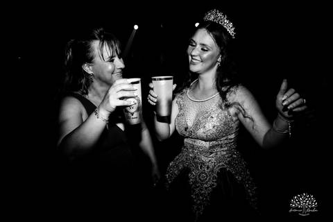 Julia – Júlia 15 Anos – Festa – Festa Debutante – Dom Manuel Quinta de Eventos – Debutante – Campo – Felicidade – Sardas – Fotografia de Família – Debutante – Pôr do Sol – Felicidade – Dourado – Antonio Rocha Fotografias – Pelotas – Quinze Anos – Alegria'