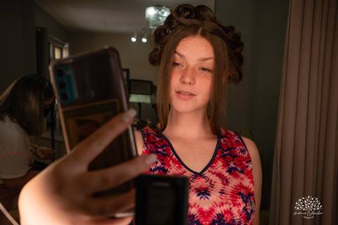 Julia – Júlia 15 Anos – Festa – Festa Debutante – Dom Manuel Quinta de Eventos – Debutante – Campo – Felicidade – Sardas – Fotografia de Família – Debutante – Pôr do Sol – Felicidade – Dourado – Antonio Rocha Fotografias – Pelotas – Quinze Anos – Alegria'