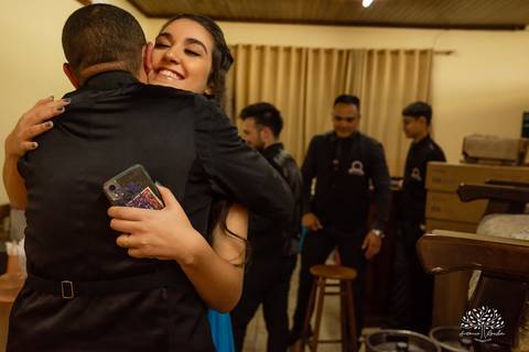 Lívia – Lívia 15 Anos – Ensaio – Ensaio Debutante – Casa da Amizade – Debutante – Campo – Felicidade – Associação Rural de Pelotas – Azul – Fotografia de Família – Debutante – Cantora – Vestido – Lacrou – Antonio Rocha Fotografias – Pelotas – Linda'