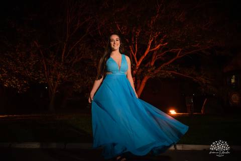 Lívia – Lívia 15 Anos – Ensaio – Ensaio Debutante – Casa da Amizade – Debutante – Campo – Felicidade – Associação Rural de Pelotas – Azul – Fotografia de Família – Debutante – Cantora – Vestido – Lacrou – Antonio Rocha Fotografias – Pelotas – Linda'