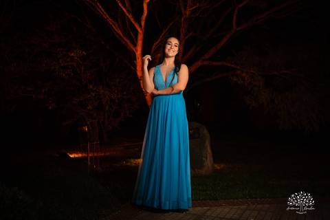 Lívia – Lívia 15 Anos – Ensaio – Ensaio Debutante – Casa da Amizade – Debutante – Campo – Felicidade – Associação Rural de Pelotas – Azul – Fotografia de Família – Debutante – Cantora – Vestido – Lacrou – Antonio Rocha Fotografias – Pelotas – Linda'