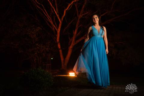Lívia – Lívia 15 Anos – Ensaio – Ensaio Debutante – Casa da Amizade – Debutante – Campo – Felicidade – Associação Rural de Pelotas – Azul – Fotografia de Família – Debutante – Cantora – Vestido – Lacrou – Antonio Rocha Fotografias – Pelotas – Linda'