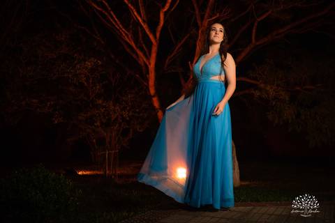 Lívia – Lívia 15 Anos – Ensaio – Ensaio Debutante – Casa da Amizade – Debutante – Campo – Felicidade – Associação Rural de Pelotas – Azul – Fotografia de Família – Debutante – Cantora – Vestido – Lacrou – Antonio Rocha Fotografias – Pelotas – Linda'